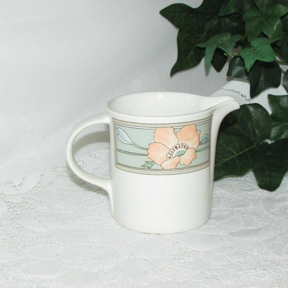 Mikasa Intanglio BELLA FLORA Creamer CACO3 Vintage 1980'S Blue Flower - Picture 2 of 5